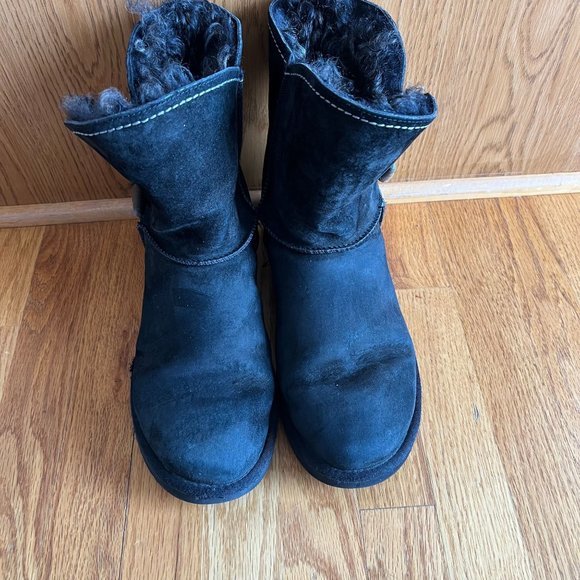 UGG Meadow‎ Short Boots Women's Black 11 Round Toe Sheepskin Lining - Picture 2 of 12